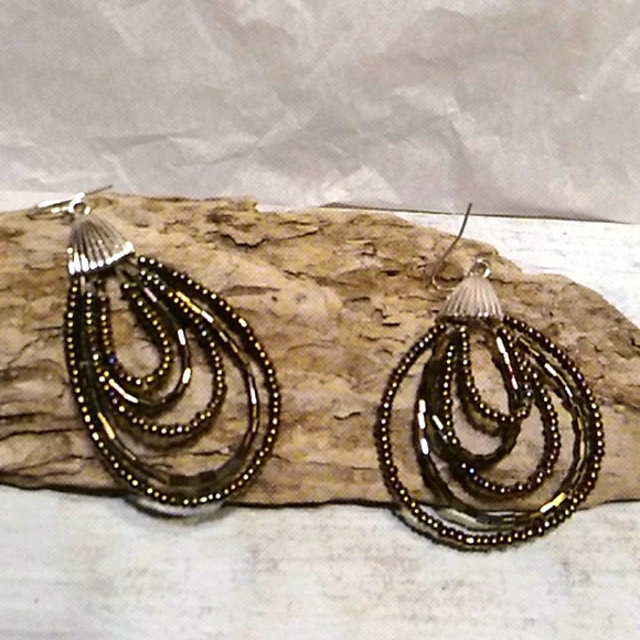 Jewelry - Nwot Brown Beaded earrings